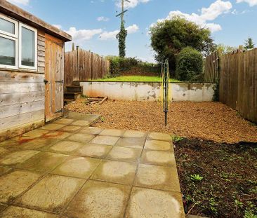 2 bedroom end of terrace house to rent - Photo 2