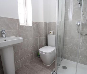 3 bedroom semi-detached house to rent - Photo 4