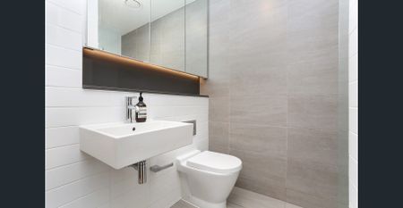 Ground Floor Courtyard Apartment In ''The Stables'' Complex With Parking - Photo 4