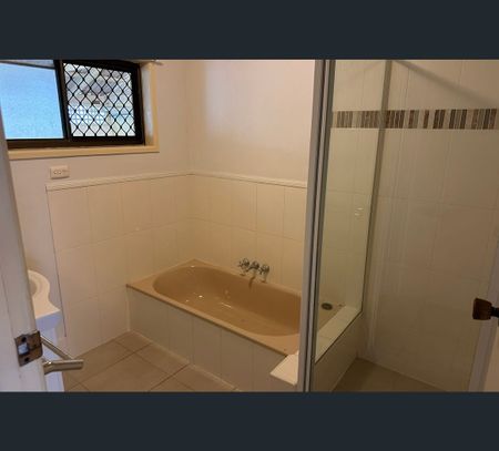 22 Minto Crescent, Arana Hills, Qld 4054 - Photo 5
