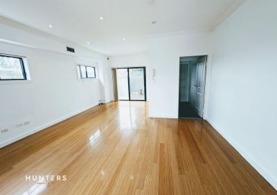 Immaculate Quiet Rear Duplex with Ducted Air Conditioning - Photo 4