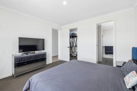 Modern Family Home with Spacious Living and Excellent Location - Photo 5