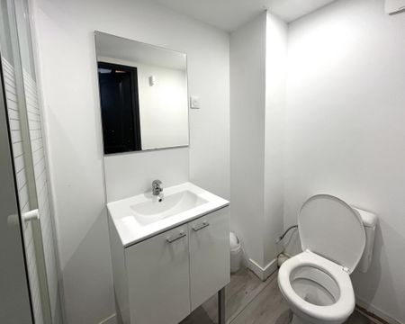 Location Appartement 11 pièces 253m² ROUBAIX 59100 - Photo 2