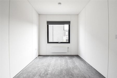 Well presented 4 bedroom semi-detached house situated within the growing community of Northstowe. Allocated parking. Highly efficient electric heating. Unfurnished. One month rent free. - Photo 5