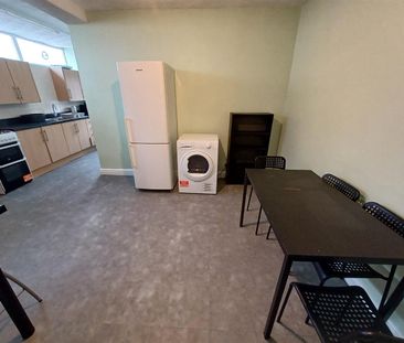 Queen Street, Pontypridd - Photo 4