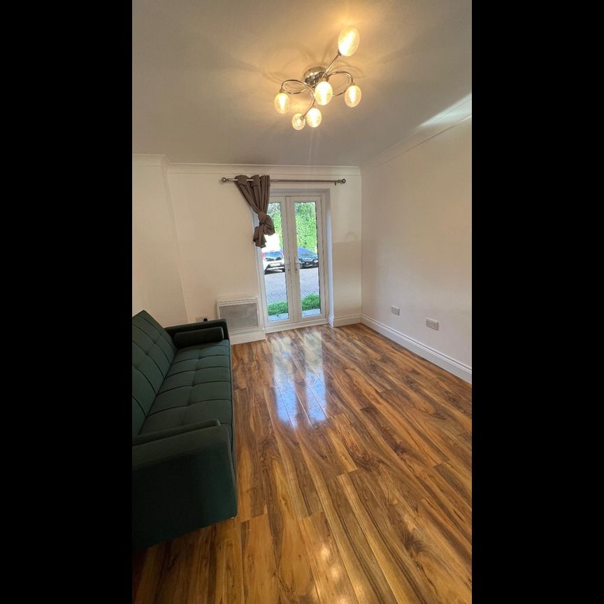 1 Bed Flat, Ladywell Road, SE13 - Photo 1