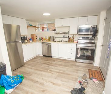 **CENTRAL WELLAND** LOWER UNIT FOR RENT! - Photo 2