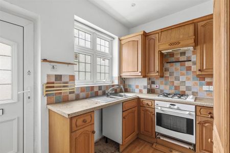 2 bedroom semi-detached house to rent - Photo 3