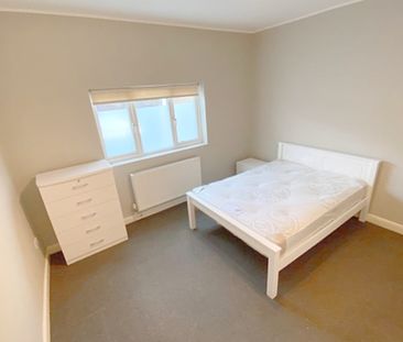 2 Bedroom Flat - Photo 2