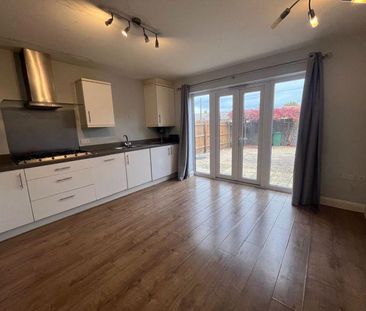 3 bedroom end of terrace house to rent - Photo 3