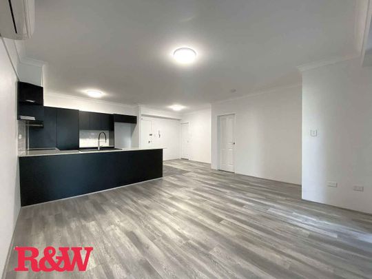 UPDATED 2 BEDROOM UNIT - DON'T MISS OUT ! - Photo 1