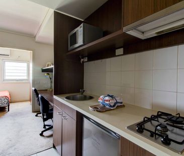 STUDENT ONLY ACCOMODATION -Kingsbury Gardens - Large Double Studio - Photo 3