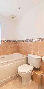 4 Bedroom, 3 bath, 1 reception Terraced House - Photo 4