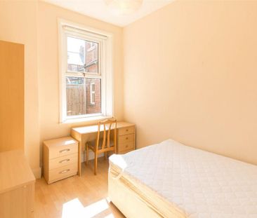 3 bedroom flat to rent - Photo 6