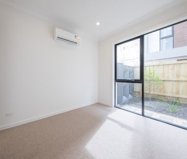 20 Velvet Road, Port Melbourne VIC 3207 - House For Rent | Domain - Photo 4