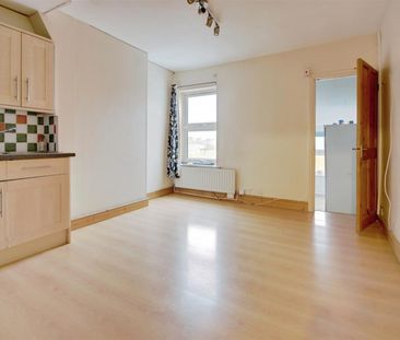 West Watford - Photo 1