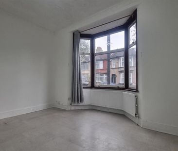 3 bedroom end of terrace house to rent - Photo 3