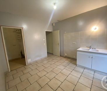 Location Maison 3 pièces 61m² CHATEAUROUX 36000 - Photo 2