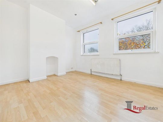 3 bedroom flat to rent - Photo 1
