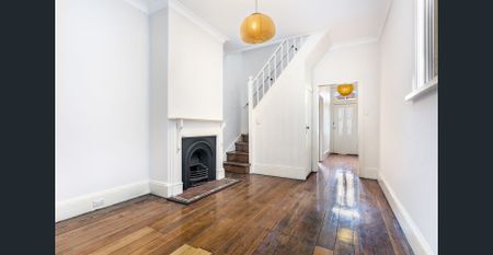 Neat two-bedroom terrace with study - Photo 4
