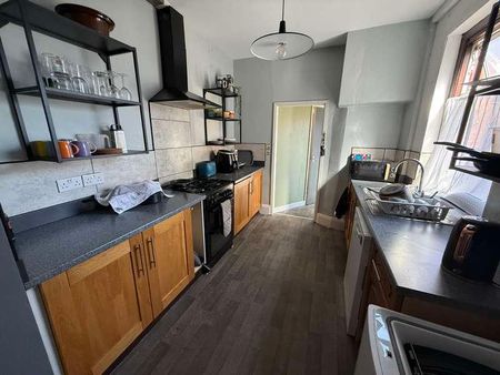 Cranmer Street, NG10 - Photo 2