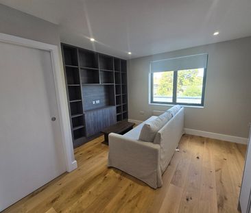1 Bed Flat, East Sheen, SW14 - Photo 3
