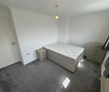 1 bedroom in a house share to rent - Photo 2