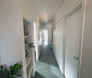 Charming 5BR Northcross Haven - Photo 4