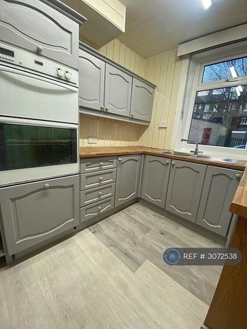 3 bedroom terraced house to rent - Photo 4
