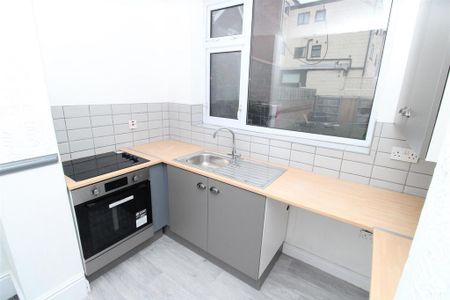 1 bedroom ground floor flat to rent - Photo 5