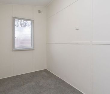 Charming Cottage Living in the Heart of Penrith - Photo 2