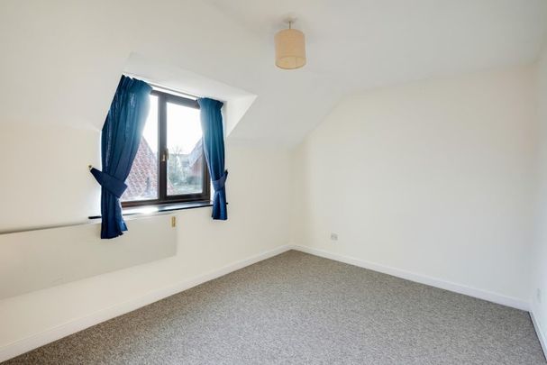 1 Bed Flat - Photo 1