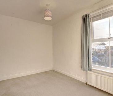 2 bedroom end of terrace house to rent - Photo 5