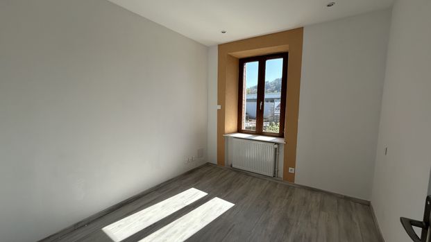 Location Maison 6 pièces 90m² REMIREMONT 88200 - Photo 1