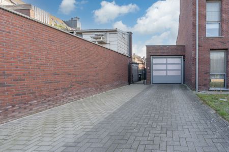 APPARTEMENT OP DE EERSTE VERDIEPING MET TERRAS EN AUTOSTAANPLAATS - Photo 2