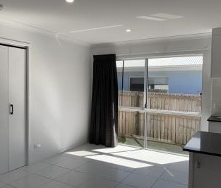 Pet Friendly 3 Bedroom Home - Photo 2