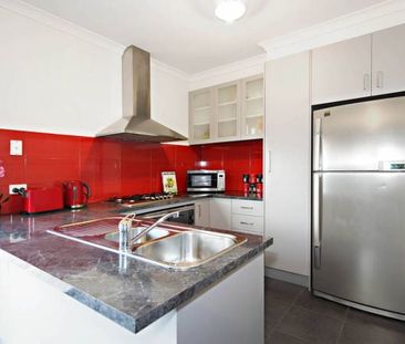 7 Derwent Close, Caroline Springs - Photo 2