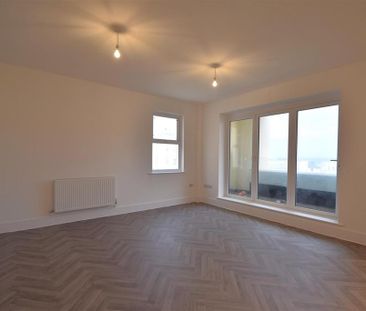 3 bedroom apartment to rent - Photo 1
