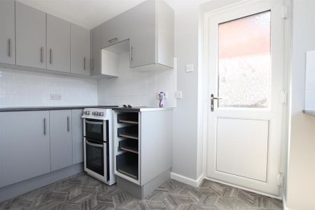 2 bedroom detached bungalow to rent - Photo 3