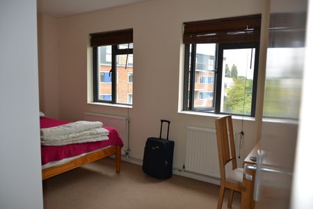 2 Bed Flat, Kingsbridge Avenue, W3 - Photo 4