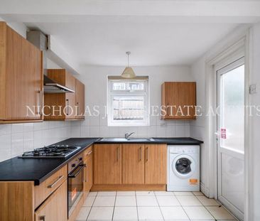 4 bedroom terraced house to rent - Photo 6