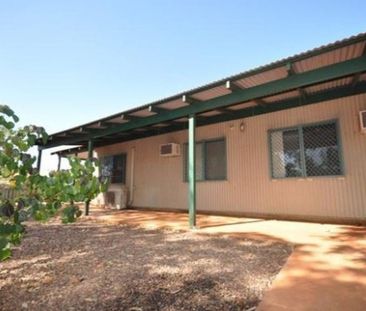 BROOME STYLE 3x1 - Ample Parking + Close to CBD - Photo 6
