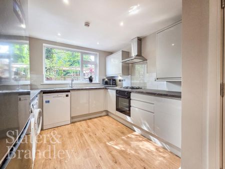 1 bedroom in a house share to rent - Photo 3