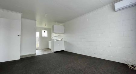 Spacious two bedroom unit - Photo 3