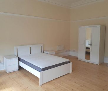 1 bedroom in a flat share to rent - Photo 2