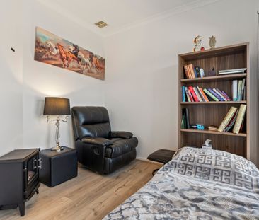 Modern Comfort Meets Stylish Living: Residence with Balcony Skyline... - Photo 1