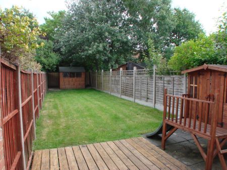 3 bedroom semi-detached house to rent - Photo 2