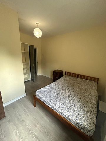 £750 PCM, Furnished One Bedroom First Floor Flat in Richmond Road, Roath, Cardiff, CF24 3BS - Photo 3