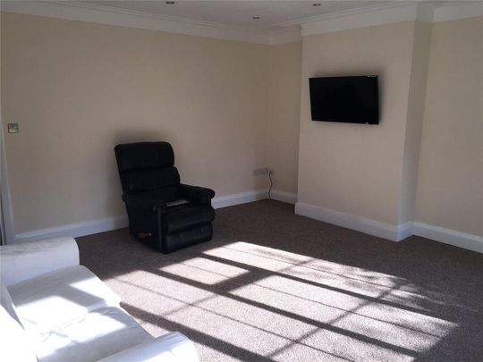 3 bedroom end of terrace house to rent - Photo 1