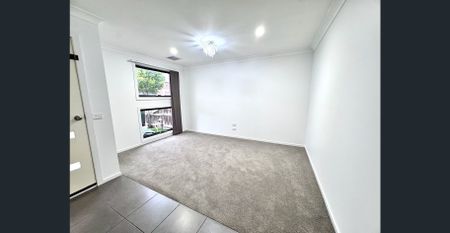 🏡 Spacious Family Home for rent Near School and Public Transport! - Photo 2